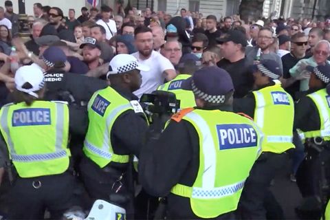 Nach Messerattacke in Southport: Rechtsextreme Proteste erreichen London