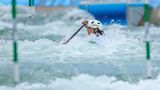 Ja, wo fahren sie denn? Jessica Fox ist der australische Superstar im Kanuslalom. Die 30-Jährige gewann sowohl im Kajak als auch im Canadier die Goldmedaille – und auch auf diesem Bild sitzt sie freilich in einem Boot 