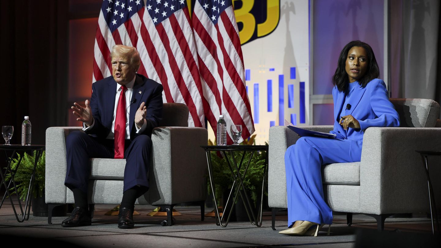 Donald Trump’s uncomfortable 35 minutes in front of black journalists