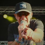 Die Neue-Deutsche-Welle-Granden Extrabreit freuen sich als Headliner – in Anlehnung an ihre Songtitel – immer noch diebisch über brennende Schulen, Annermarie und das Leben als Flieger. Sehr zur Freude der jubelnden Menge