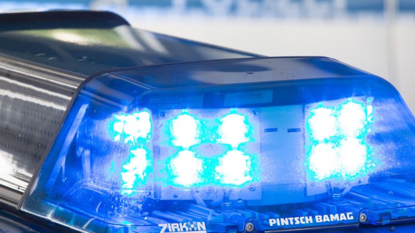 Einsatz in Charlottenburg: Polizisten ziehen Waffe - Frau verletzt