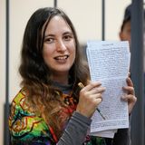 Die 33-Jährige hatte in einem Lebensmittelladen Preisschilder durch Losungen gegen den russischen Angriffskrieg ersetzt und musste wegen der Verbreitung von Falschinformationen über Moskaus Armee vor Gericht