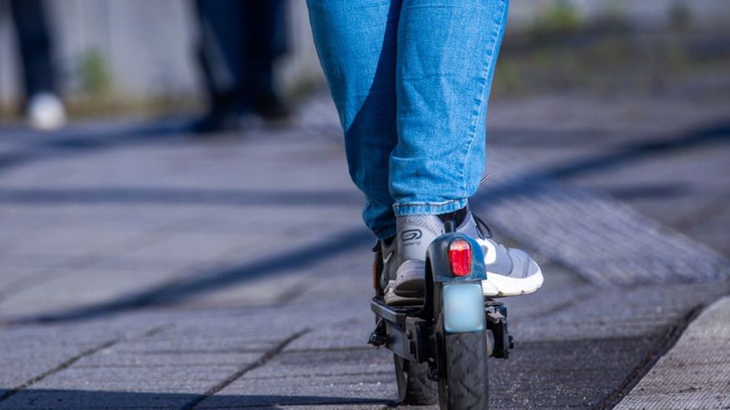 Verkehr: Zahl der E-Scooter-Unfälle erneut deutlich gestiegen