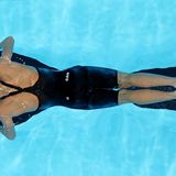 Auf einer Linie: Die Kanadierin Summer McIntosh zeigt bei 200 Meter Schmetterling ein erstaunliches Gespür für Symmetrie. Aber nicht nur das: die 17-Jährige gewann später auch Gold in dem Wettbewerb sowie über 400 Meter Lagen