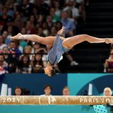 Die Welt steht Kopf: Die britische Kunstturnerin Rebecca Downie zeigt ihr Können am Schwebebalken