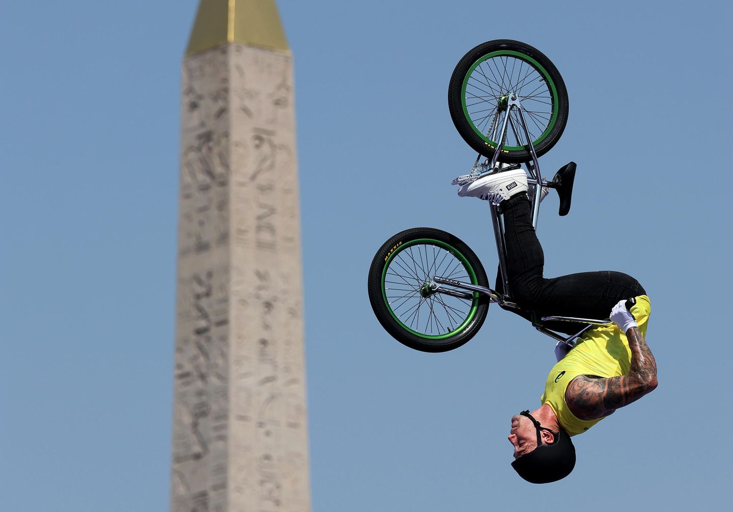 Die Welt steht Kopf – Teil 2: So wie hier der Australier Logan Martin sind beim BMX spektakuläre Sprünge vor atemberaubender Kulisse (im Hintergrund der berühmte Obelisk von Luxor) zu sehen