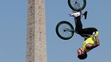 Die Welt steht Kopf – Teil 2: So wie hier der Australier Logan Martin sind beim BMX spektakuläre Sprünge vor atemberaubender Kulisse (im Hintergrund der berühmte Obelisk von Luxor) zu sehen