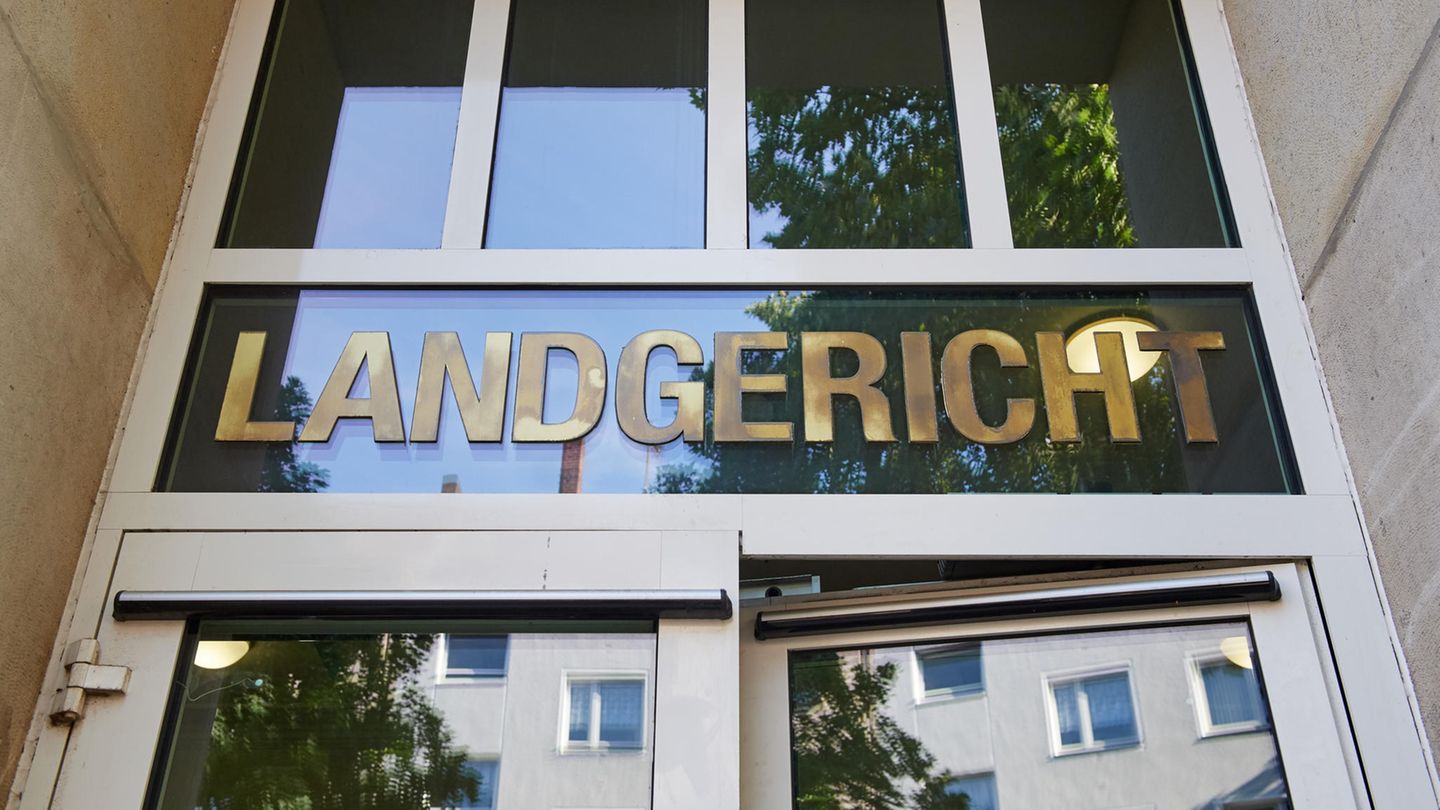 Der Eingang des Landgerichts Dortmund Der Eingang des Landgerichts Dortmund