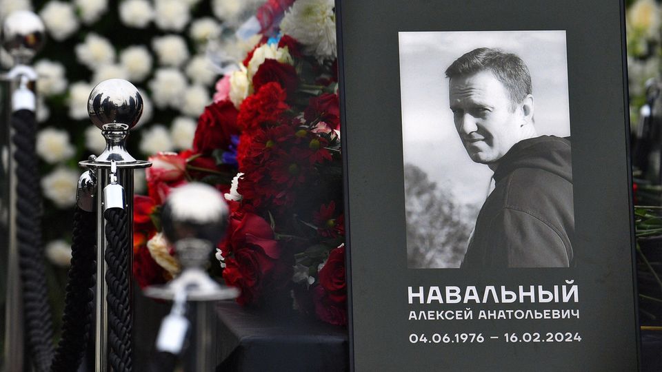 Szene der Beerdigung Alexej Nawalnys auf Moskaus Borisowskoje-Friedhof