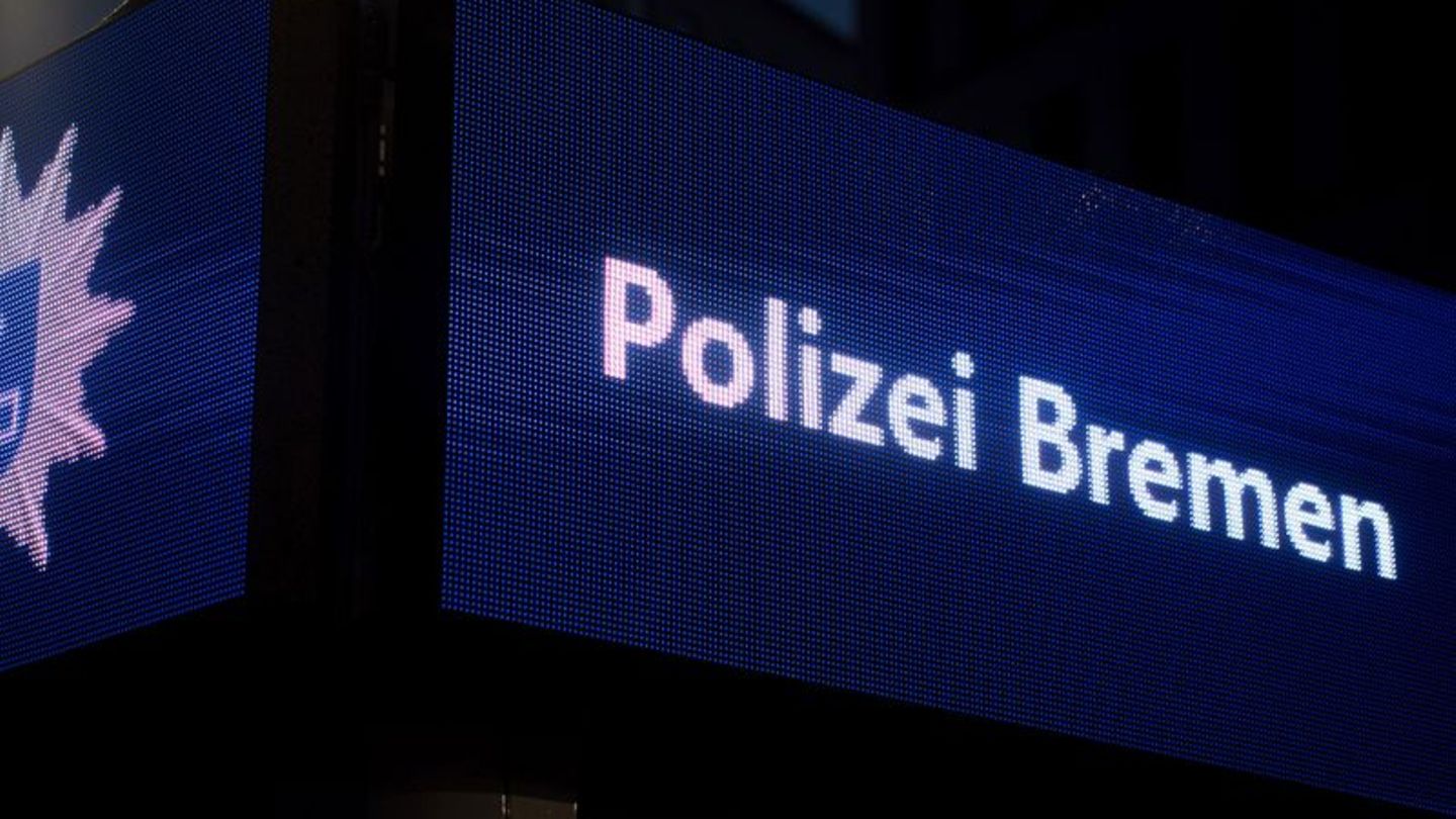 Polizeieinsatz: Rollerfahrer prallt gegen Polizeiauto - Interne Prüfung