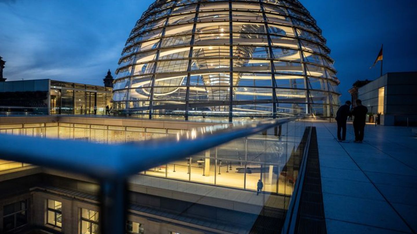 Reaktion auf Karlsruher Urteil: Änderungen am Wahlrecht: Merz kritisiert Ampel