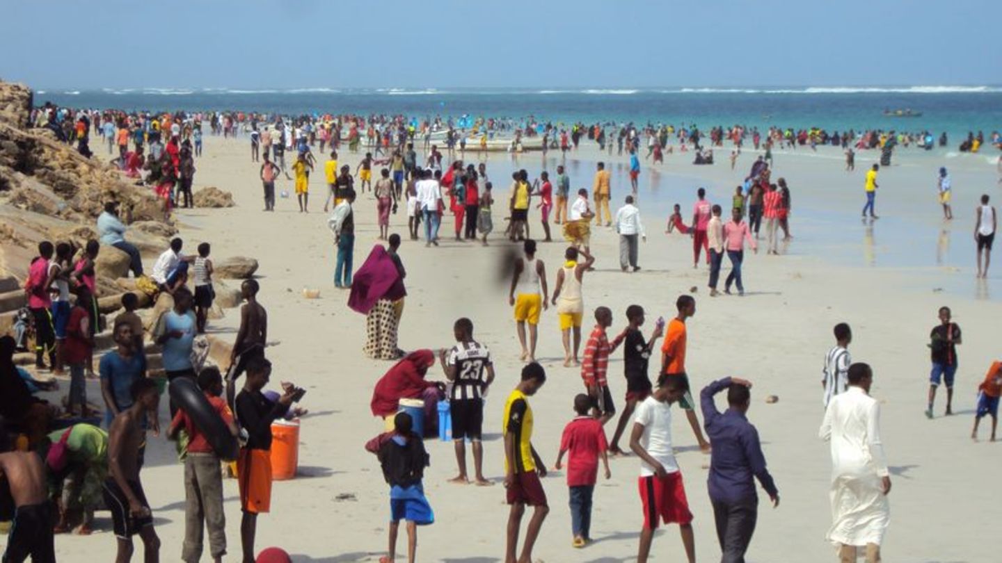 Islamisten greifen Hotel an: Mindestens 20 Tote bei Terrorangriff am Strand von Mogadischu