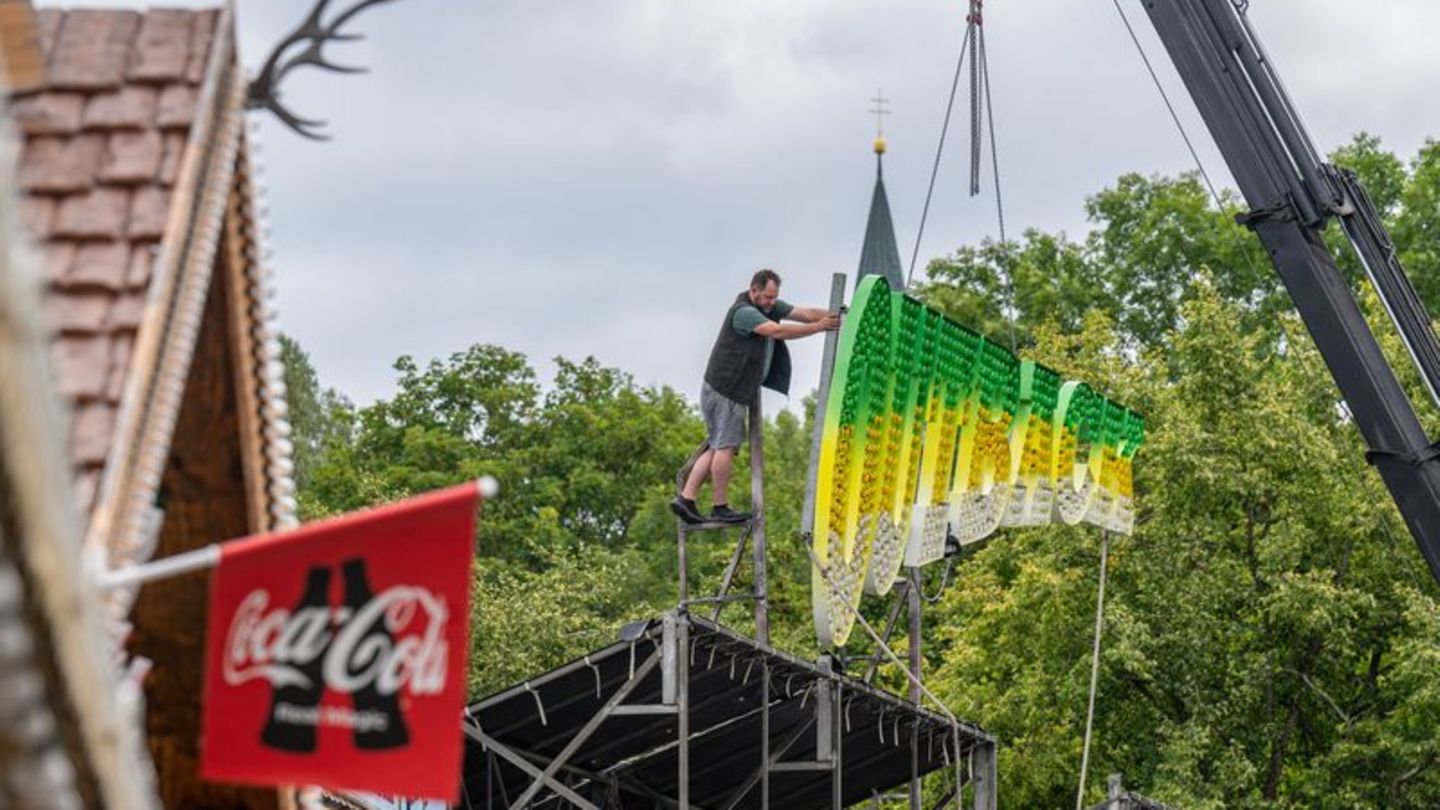 Auftakt am 9. August: Endspurt beim Aufbau des Gäubodenvolksfestes