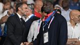 Emmanuel Macron und Omar Sy bei Olympia 2024