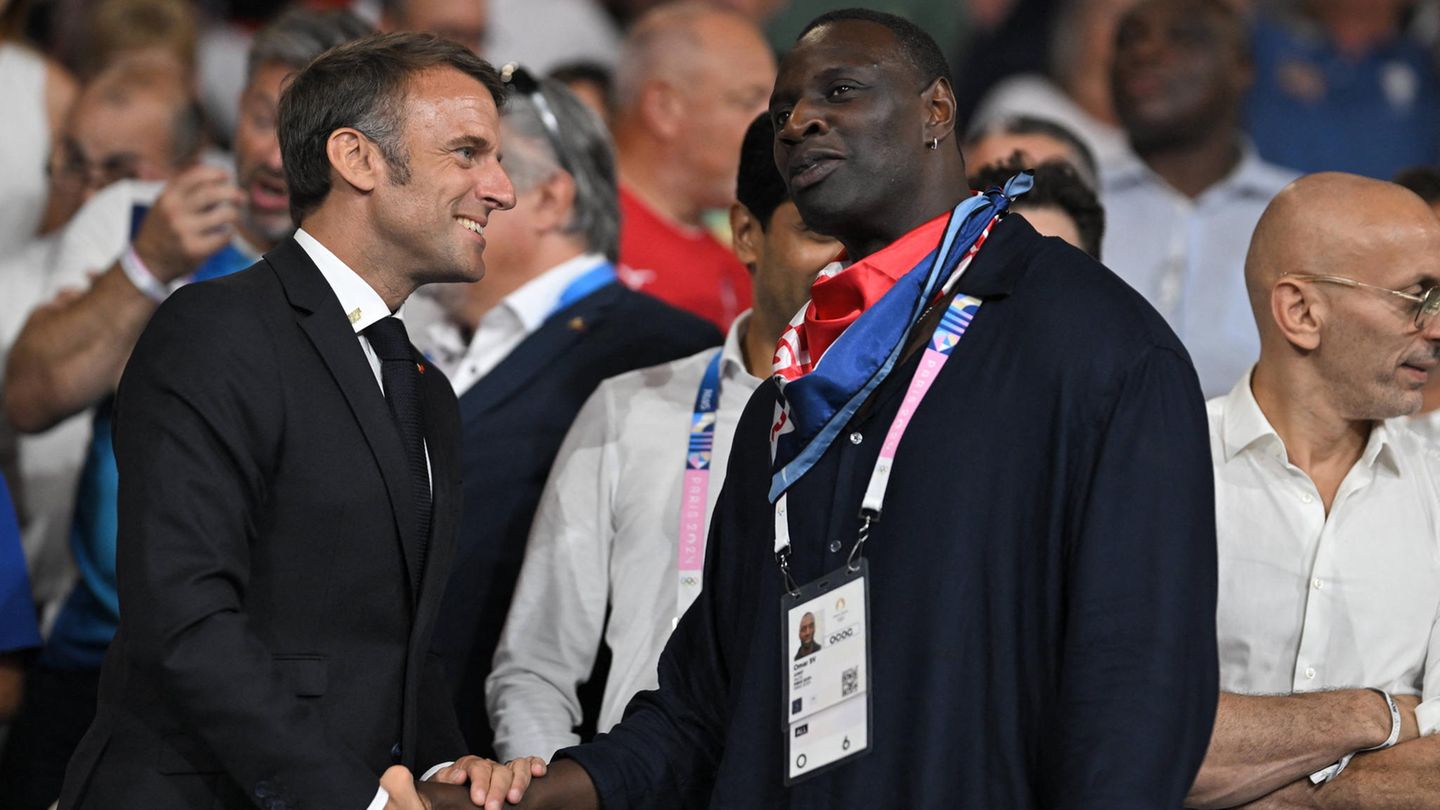 Emmanuel Macron und Omar Sy bei Olympia 2024