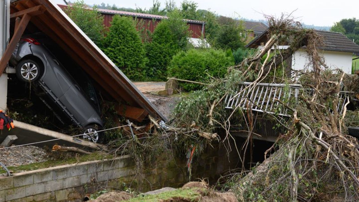 Unwetterfolgen: Weitere Aufräumarbeiten nach Unwetter in Nordhessen