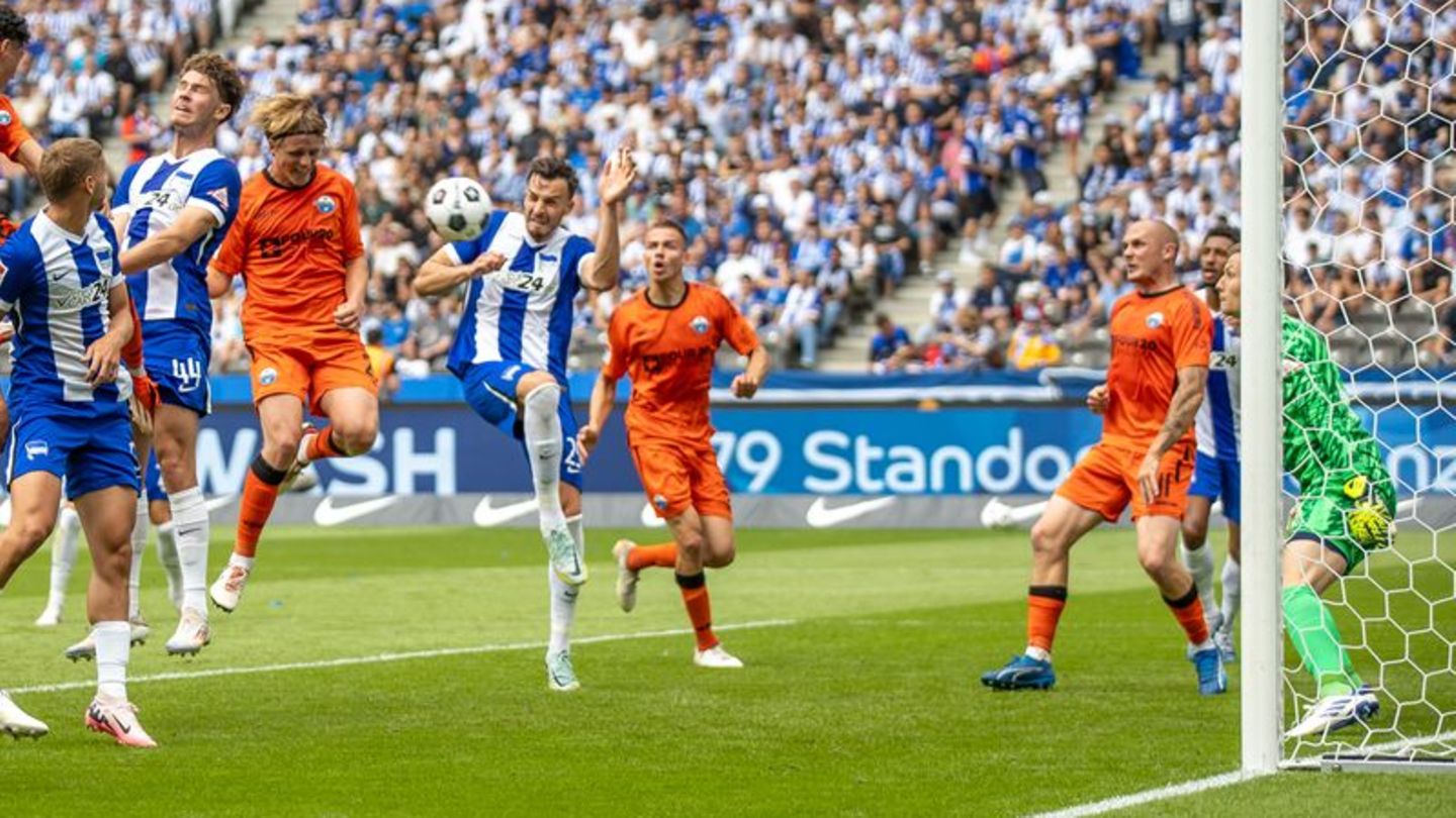 2. Bundesliga: Paderborn verdirbt Herthas Fiél-Premiere