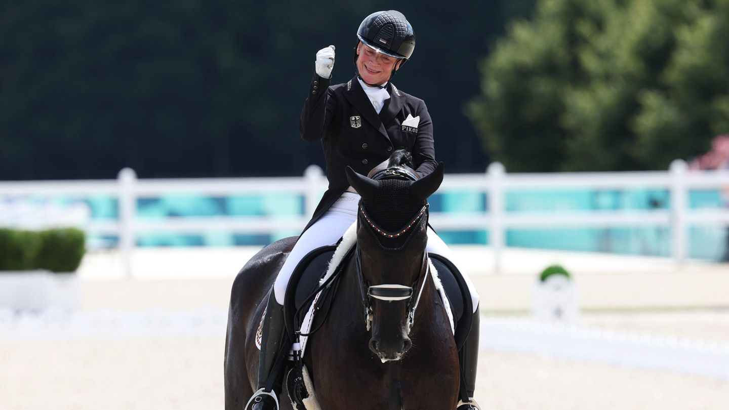 Die Highlights aus Paris: Nervenkrimi in Versailles: Deutsche Dressurreiter gewinnen Gold