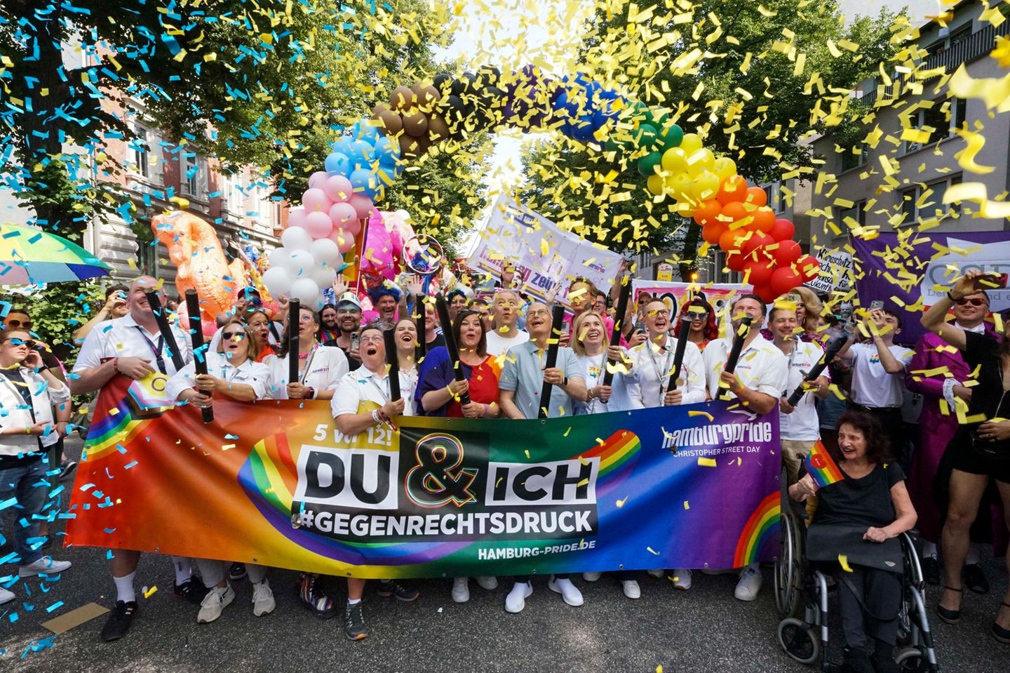 Zur Eröffnung des CSD kam Hamburgs Prominenz