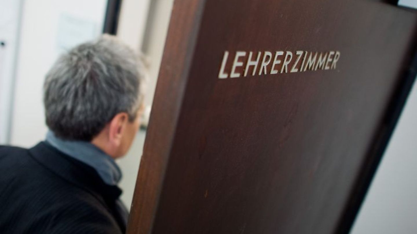 Reif für die Rente?: Mehr als 200 hessische Beamte schieben Ruhestand auf