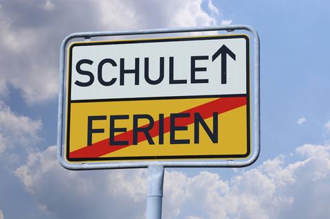 Eltern droht während der Ferienzeit Bußgeld, wenn sie ihre Kinder nicht rechtzeitig in die Schule bringen