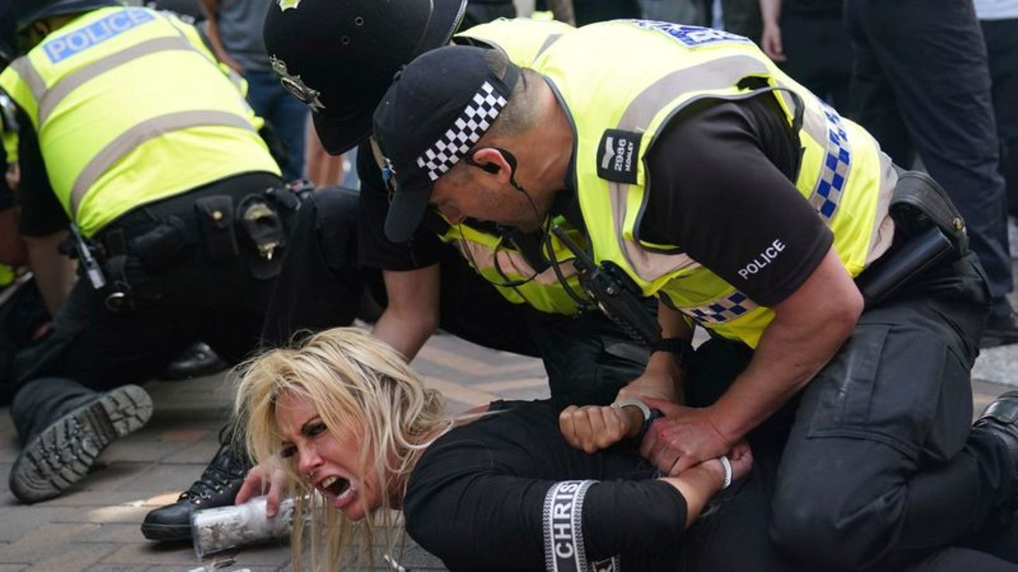 Ausschreitungen: Über 90 Festnahmen nach Randale in Großbritannien