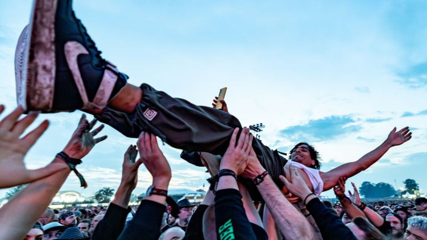 Open Air: Fans verlassen nach Heavy-Metal-Festival Wacken