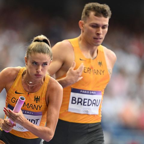 Alica Schmidt und Jean-Paul Bredau beim Olympia-Vorlauf der 4x400-Meter-Mixed-Staffel