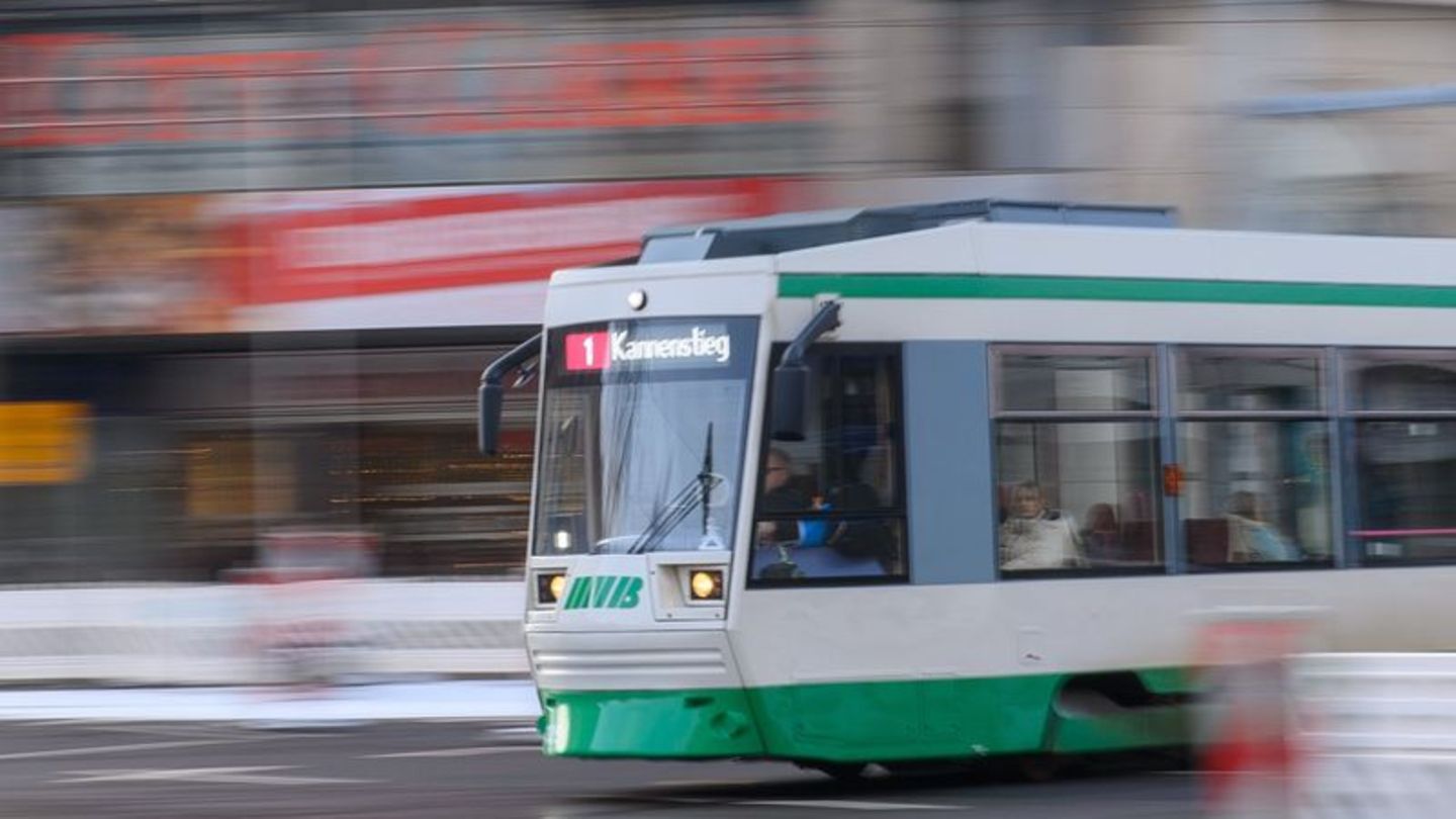 Kriminalität: Magdeburger singt ausländerfeindliche Parolen in Straßenbahn