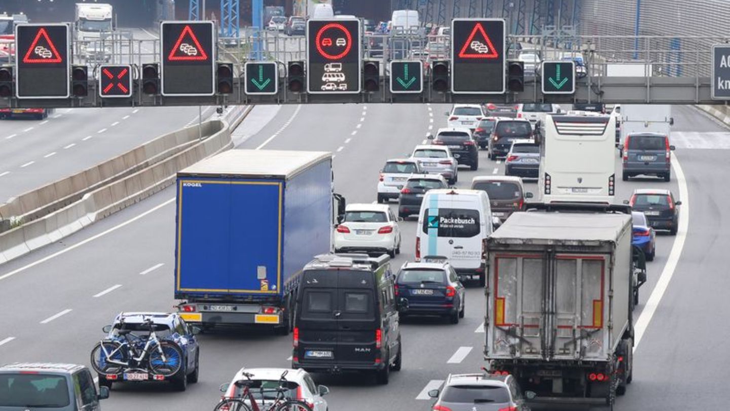 Hamburg: Nach Brand auf A7 - Verkehrseinschränkungen bis Montag