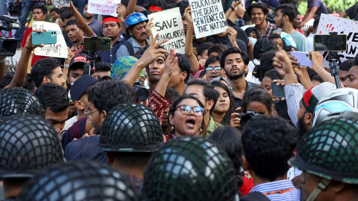 Blutige Proteste: 300 Tote bei Demonstrationen gegen Regierung in Bangladesch