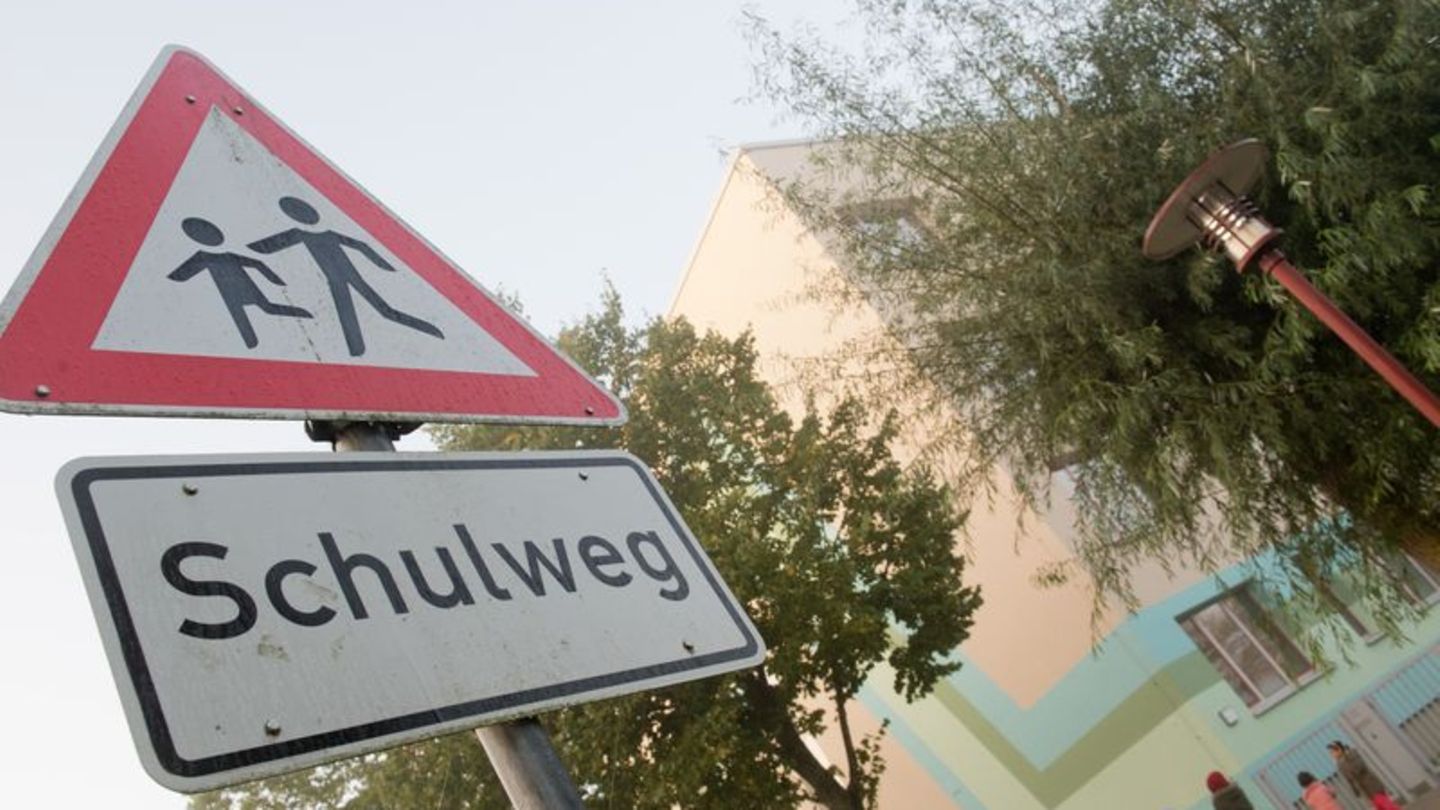 Verkehr: Polizei sorgt für sicheren Schulweg