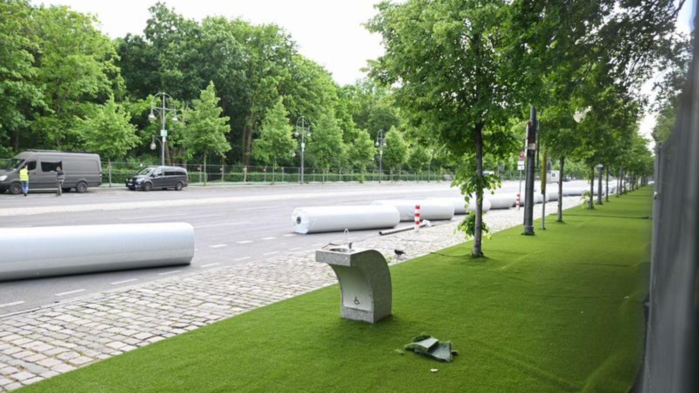 Sperrung aufgehoben: Wieder Autoverkehr auf Straße des 17. Juni