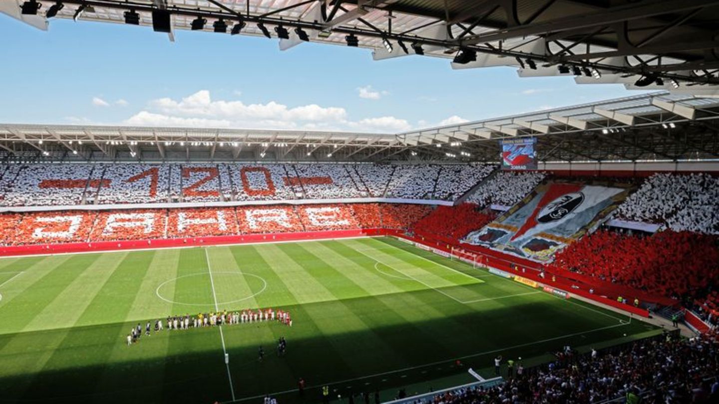 Fußball-Bundesliga: Schusters erste Anpassung: Im Stadion näher an den SC-Fans