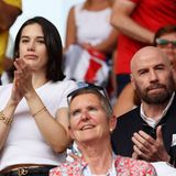 John Travolta  Hollywoodstar John Travolta und seine Tochter begeistern sich für Tennis: Die beiden verfolgten Novak Djokovics Sieg gegen Carlos Alcaraz in Paris.