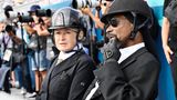 Martha Stewart und Snoop Dog  In passenden Outfits sind der Rapper Snoop Dog und die US-Moderatorin Martha Stewart zum Dressur-Reiten in Versailles erschienen. Die beiden verbindet seit Jahren eine Freundschaft, sie feierten in Frankreich auch Stewarts 83. Geburtstag gemeinsam.    