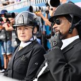 Martha Stewart und Snoop Dog  In passenden Outfits sind der Rapper Snoop Dog und die US-Moderatorin Martha Stewart zum Dressur-Reiten in Versailles erschienen. Die beiden verbindet seit Jahren eine Freundschaft, sie feierten in Frankreich auch Stewarts 83. Geburtstag gemeinsam.    