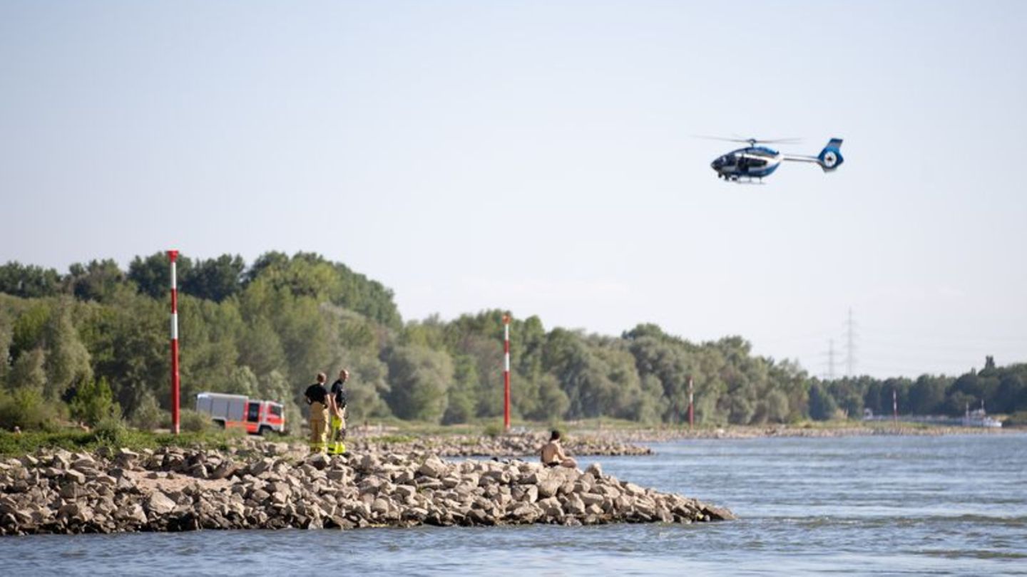 Große Suchaktion: Frau und Jugendliche in Rhein vermisst