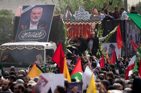 Der Iran veranstaltete ein Begräbnis für den mutmaßlich von Israel getöteten Hamas-Führer Ismail Haniyeh