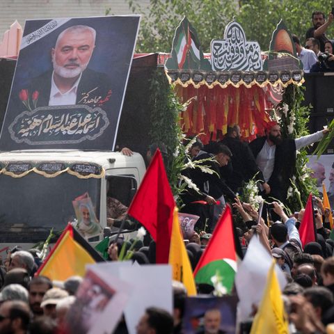 Der Iran veranstaltete ein Begräbnis für den mutmaßlich von Israel getöteten Hamas-Führer Ismail Haniyeh