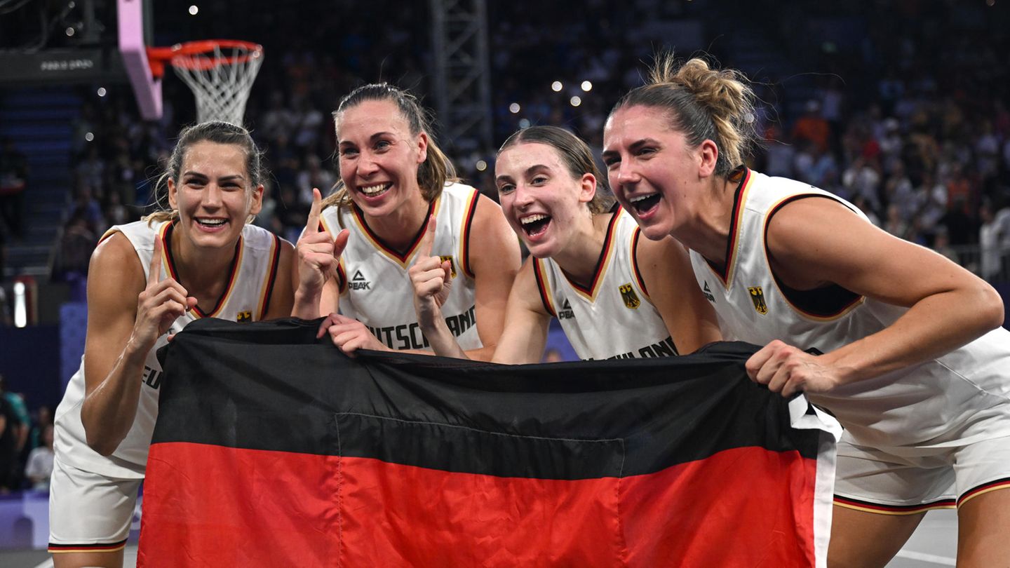 Olympia 2024: High Five für König Felipe: Deutsche 3x3-Basketballerinnen holen Olympia-Gold