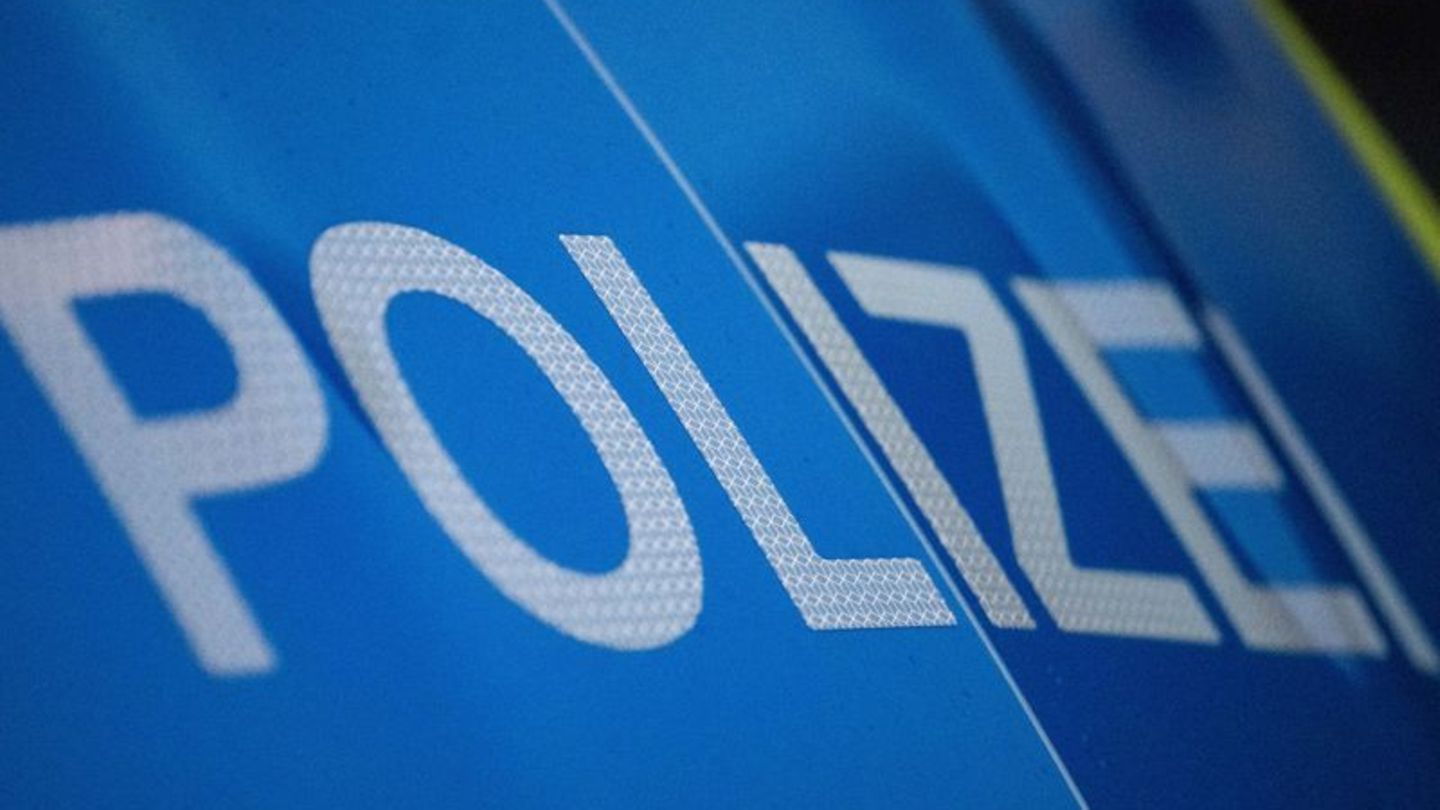 Unfall: Über Leitplanke geschleudert: Motorradfahrer schwer verletzt