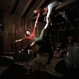 Natalie Wood, Nick Adams und Dennis Hopper (r.) albern herum