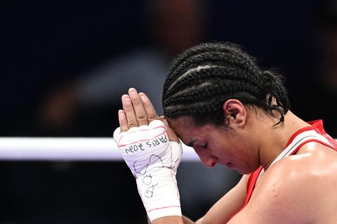Die algerische Olympionikin Imane Khelif wurde bei den Spielen in Paris öffentlich attackiert, ihre Weiblichkeit wurde ihr abgesprochen – und irgendwie hielt sich alle Welt für kompetent