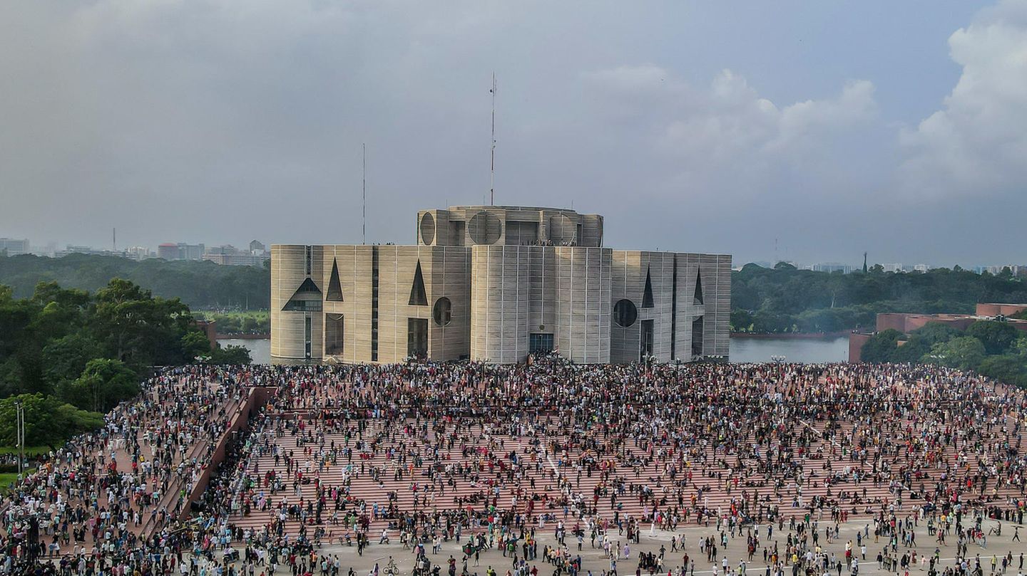 Geflüchtete Ministerpräsidentin: Parlament in Bangladesch aufgelöst – neue Regierung gesucht