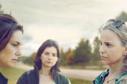 Ebba, Gloria und Mys Freundschaft steht auf der Kippe. 