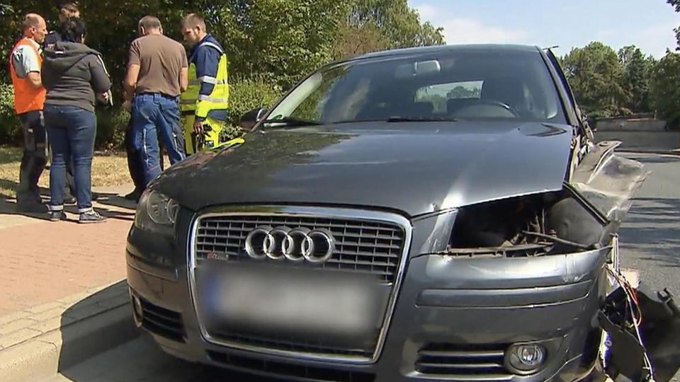 Alles wird teurer – auch die Kfz-Versicherung. Mit welchen Tricks Sie jedoch trotzdem etwas sparen können, erfahren Sie im Video.