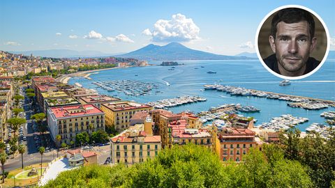 Blick auf den Golf von Neapel vom Posillipo-Hügel mit dem Vesuv im Hintergrund