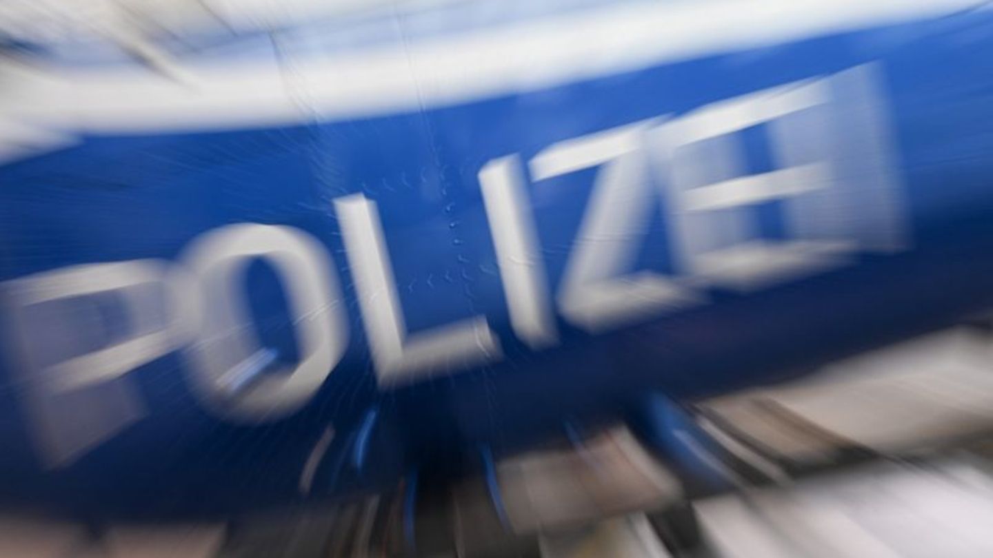 Unfälle: Drogenverdacht: Autofahrer baut kuriosen Unfall