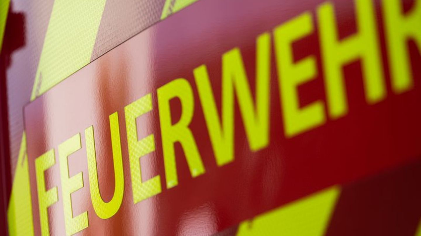 Feuerwehreinsatz: Leerstehendes Gebäude brennt - hoher Sachschaden